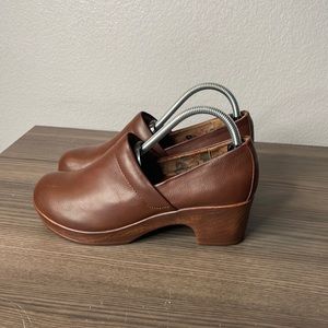 BOC Brown Faux Zach Leather Clogs Shoes Womens Size 9